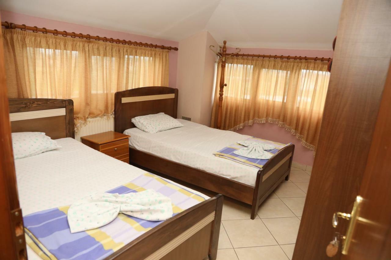 Hotel Villa Kabashi Korça Exteriör bild