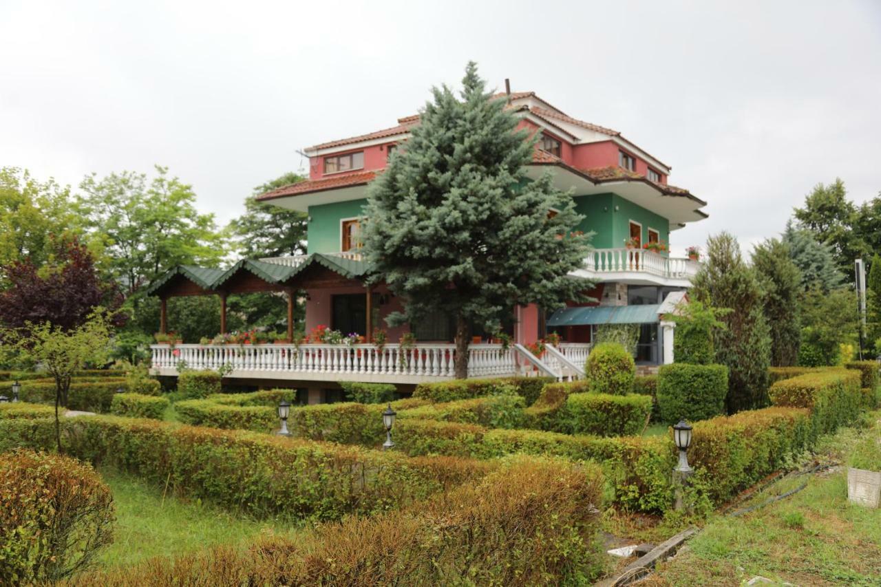 Hotel Villa Kabashi Korça Exteriör bild