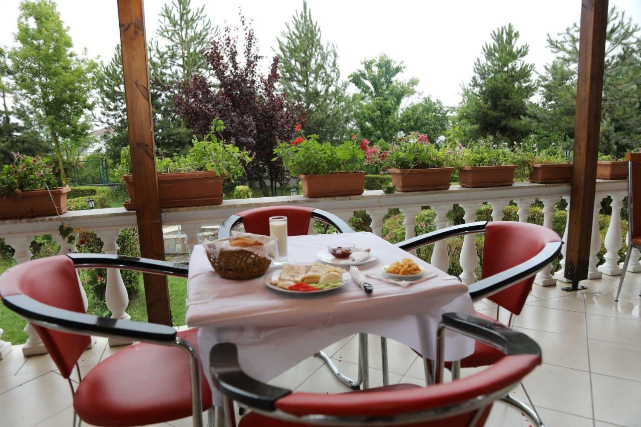 Hotel Villa Kabashi Korça Exteriör bild