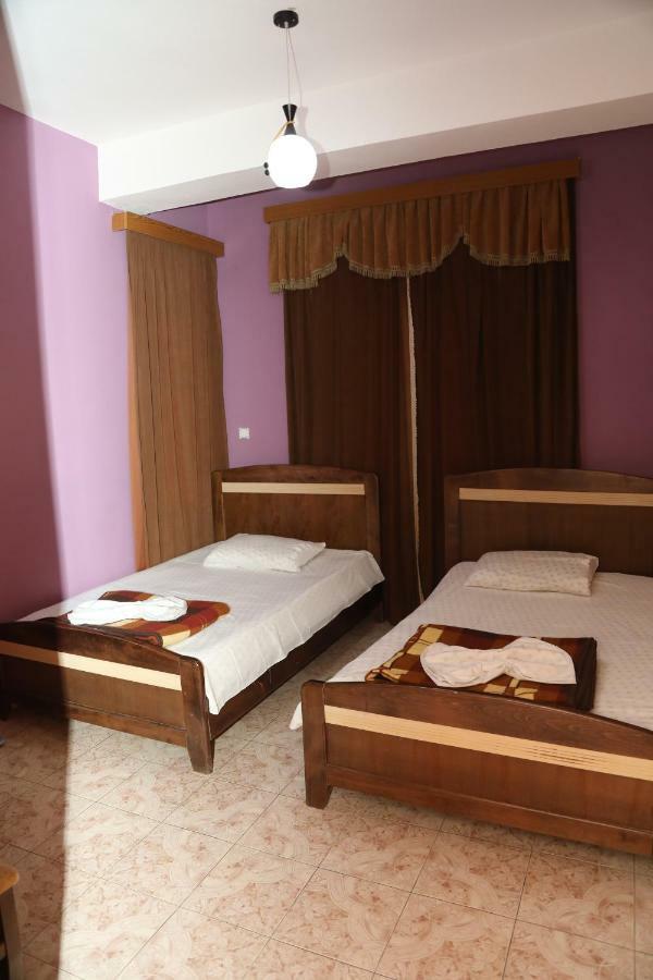 Hotel Villa Kabashi Korça Exteriör bild