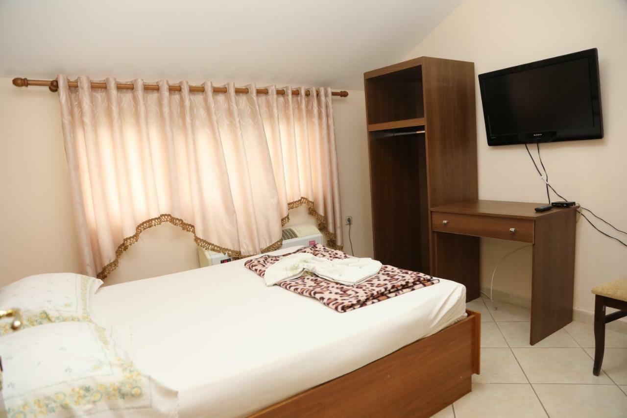 Hotel Villa Kabashi Korça Exteriör bild