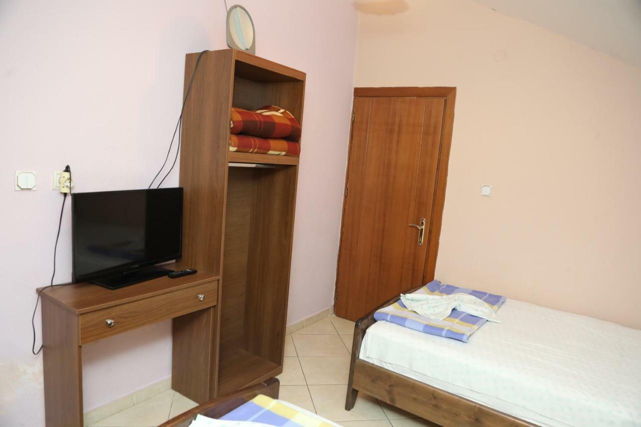 Hotel Villa Kabashi Korça Exteriör bild