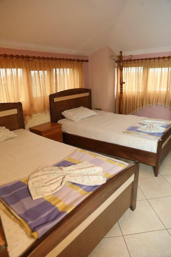 Hotel Villa Kabashi Korça Exteriör bild