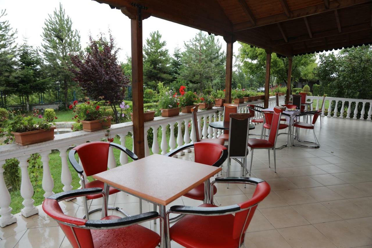 Hotel Villa Kabashi Korça Exteriör bild