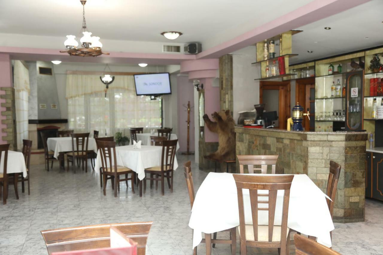 Hotel Villa Kabashi Korça Exteriör bild