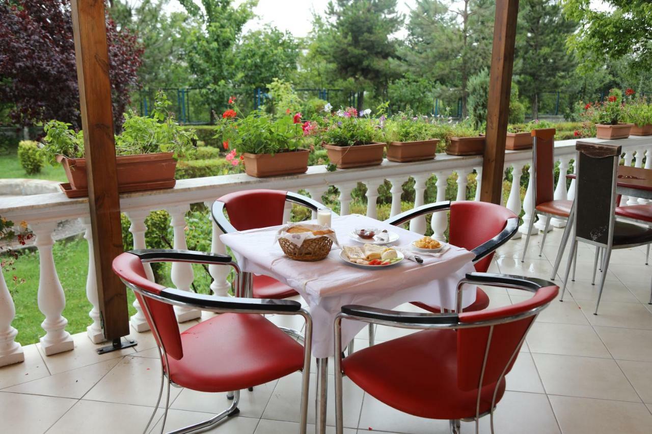 Hotel Villa Kabashi Korça Exteriör bild